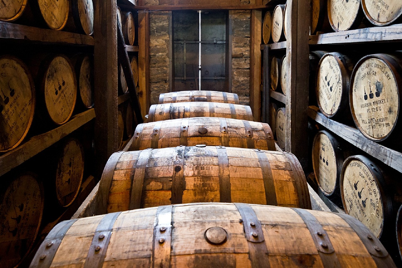 ウイスキーの原料の種類は？多彩な種類による味や香りと製法の違いについても！